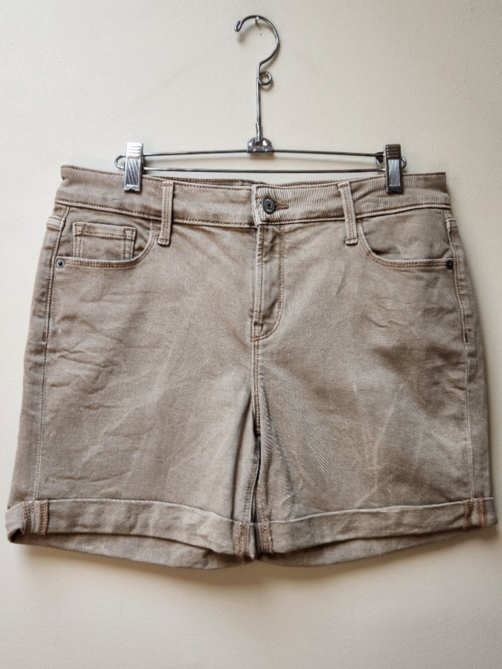 Old Navy tan denim shorts / 6